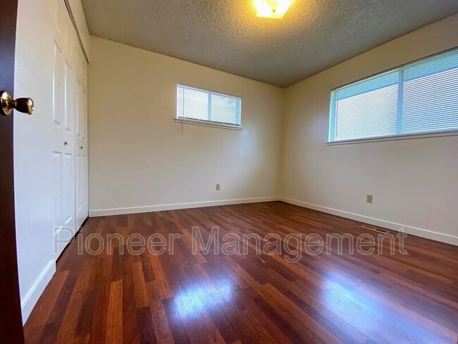 Building Photo - 208 Hawthorne St