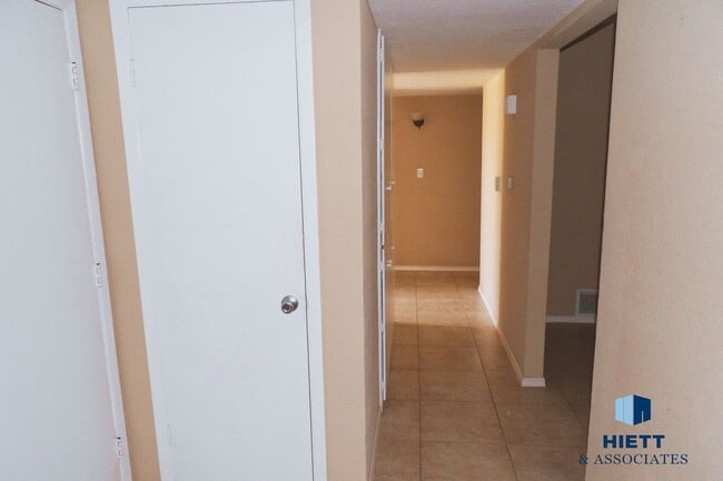 Building Photo - Gorgeous Upper Valley rental home