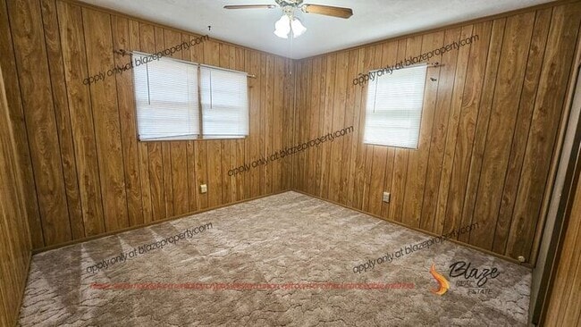 Building Photo - 4 bedroom 2 bathroom home in Lawndale read...