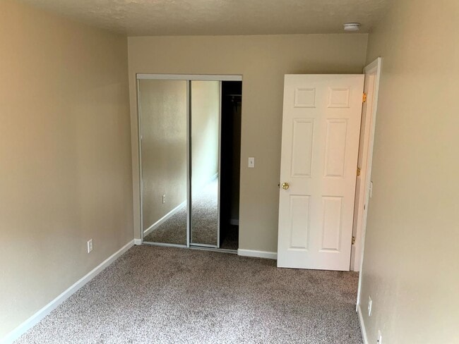 Building Photo - 4 Bedroom 2 Bathroom Home Near Thurston