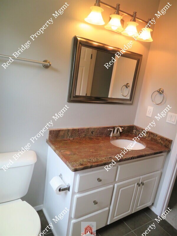 Building Photo - 18385 SW Swanstrom Dr