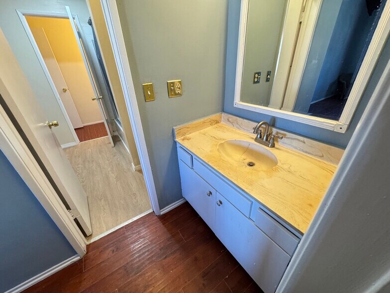 Building Photo - 1820 Speyer Ln