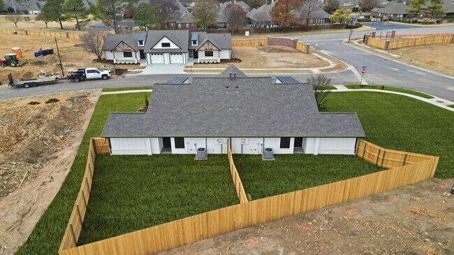 Building Photo - Move In Special! Lawn Care Included! Fully Remodeled 2/1/1