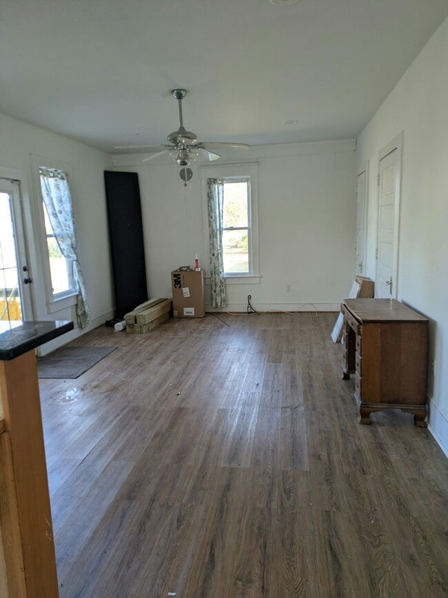 Building Photo - 705 E State St