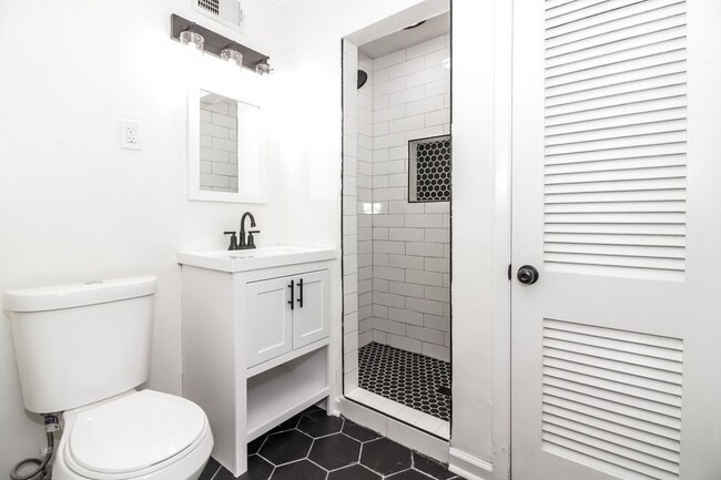 Building Photo - Beautifully Renovated Modern House in Normandy Meadows East!