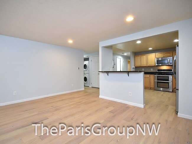 Building Photo - 3br Totem Lake Condo Big Open Flr Plan