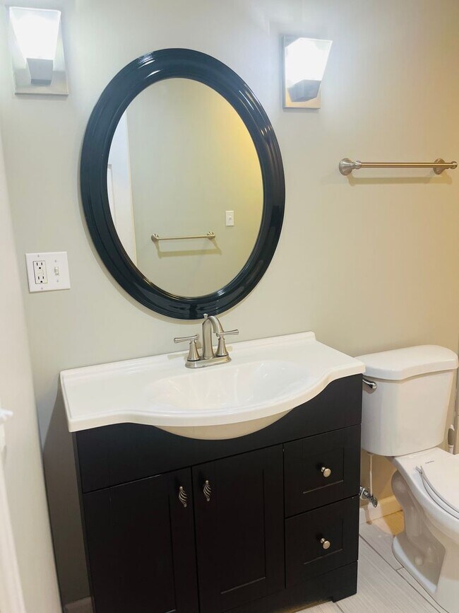 Building Photo - Spacious 3-Bedroom Home in Sought-After Be...