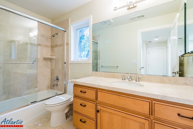 Building Photo - Gorgeous Mountain View Home Near Downtown