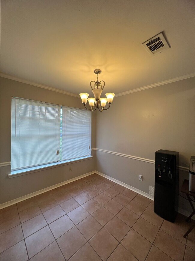 Building Photo - Greenacres -North Bossier.. Close to Barksdale Air Force Base..