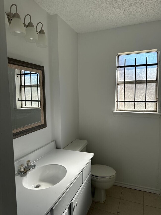 Building Photo - 12814 Greenshire Dr