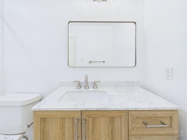 Building Photo - 1303 Hollow Creek Dr