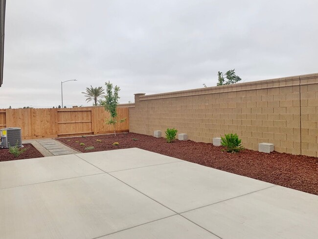Building Photo - Beautiful New Single Family Home: single story 4 bed, 2.5 bath