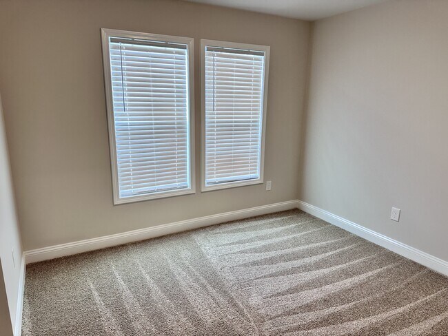 Building Photo - 175 Loren Rd