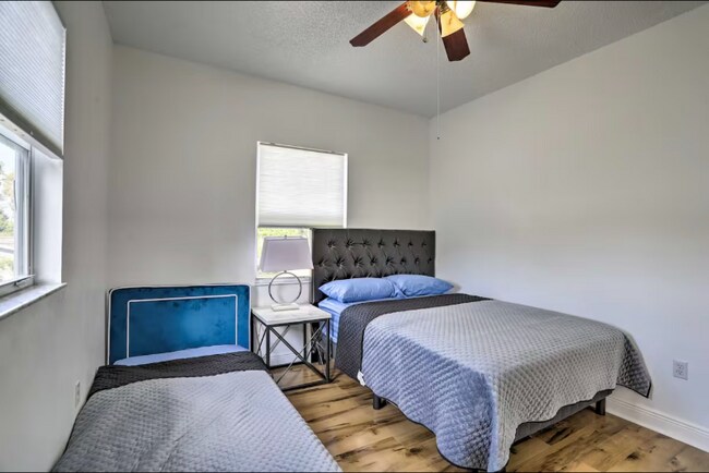 Building Photo - 2181 Poinciana Dr