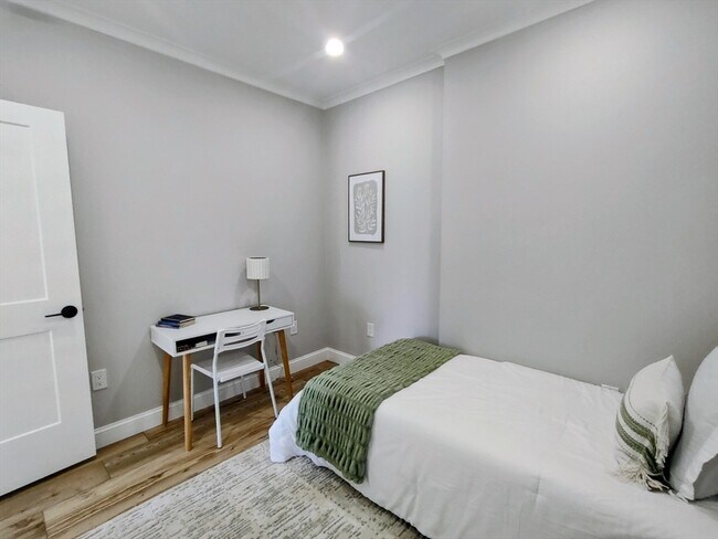 Building Photo - 93 Grove St