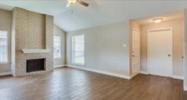 Building Photo - 15827 Roxton Ridge Dr