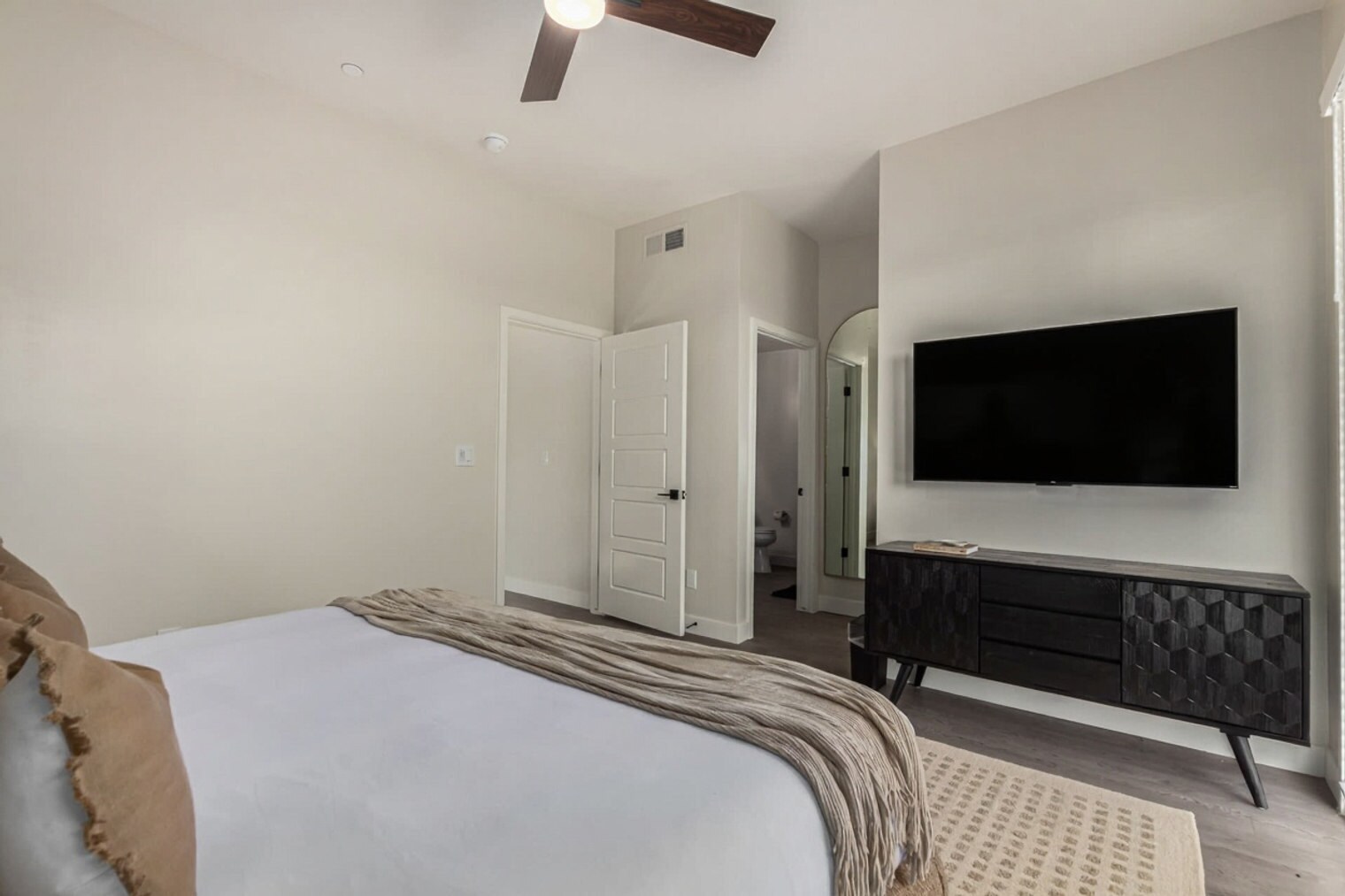 Building Photo - 6249 E Pinnacle Vista Dr
