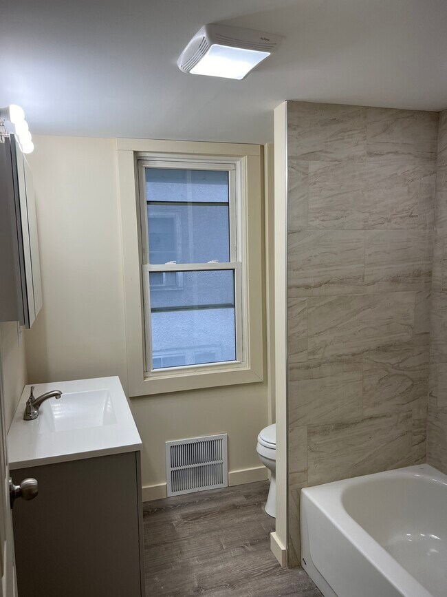 Building Photo - 29 Richardson Ave