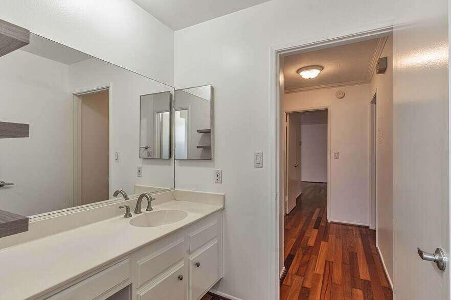 Building Photo - 382 Coronado Ave