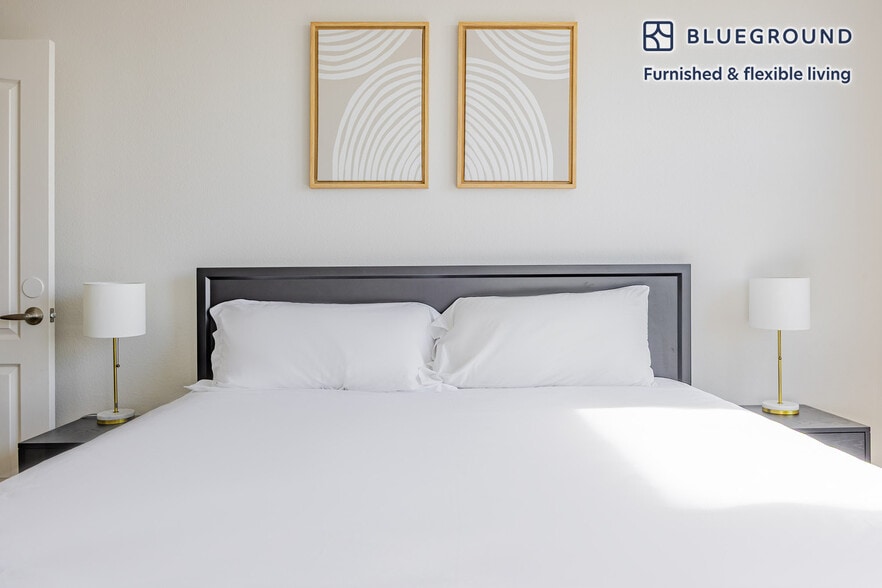 Building Photo - 13603 Marina Pointe Dr