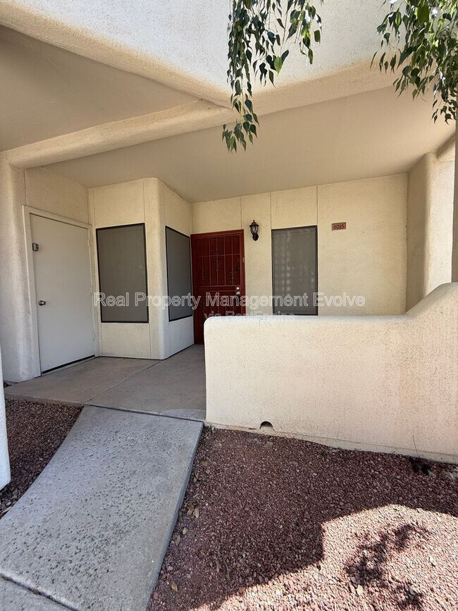 Building Photo - 750 E Northern Ave