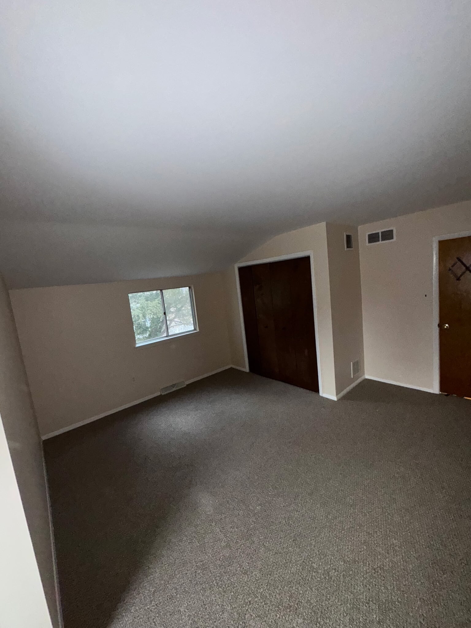 Building Photo - 2363 Mount Carmel Ave