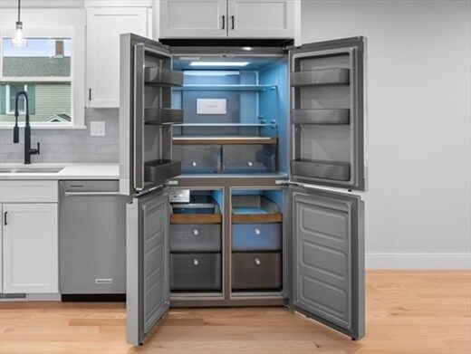 Building Photo - 22 James St