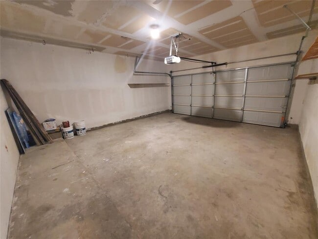 Building Photo - 17909 Maxa Dr