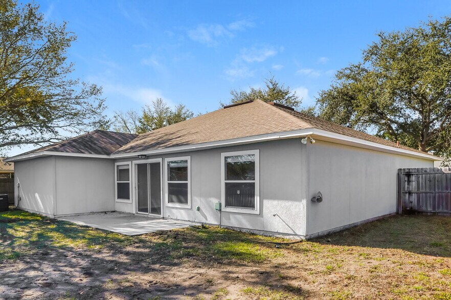 Building Photo - 975 Deer Spring Dr