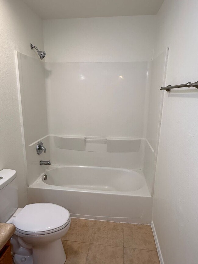 Building Photo - 3/2 Condo for Rent