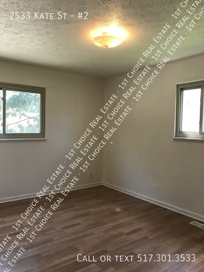 Building Photo - 2 Bdr 1 Bth Duplex - Water/Sewer Included ...