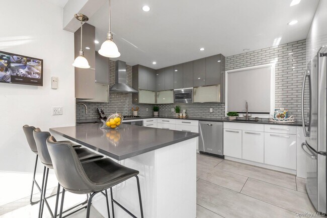 Building Photo - 83-34 116th St