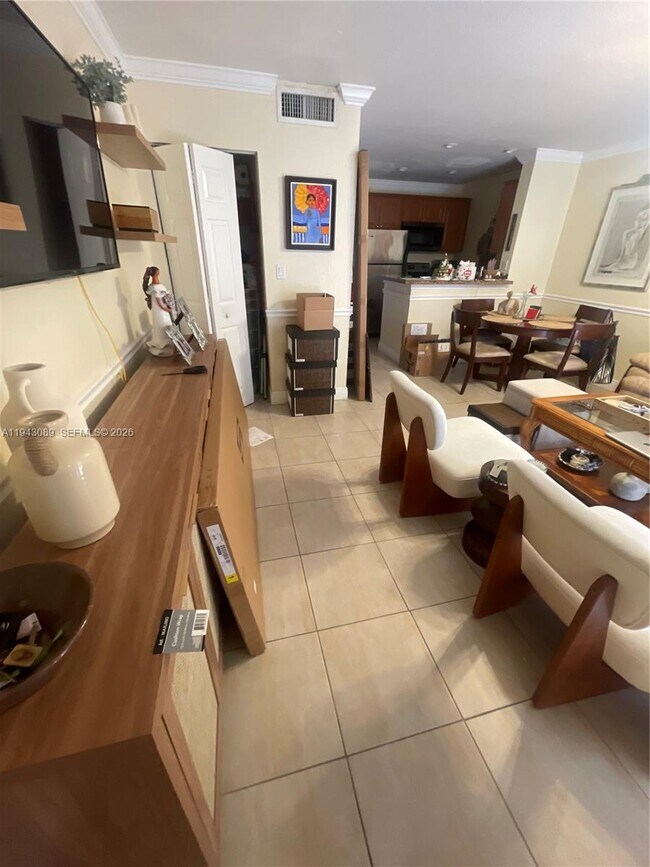 Building Photo - 10820 N Kendall Dr