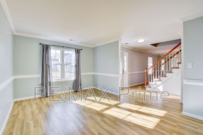 Building Photo - 214 Jouster Way