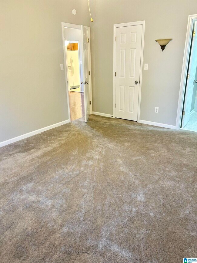 Building Photo - 2212 Ascot Ln