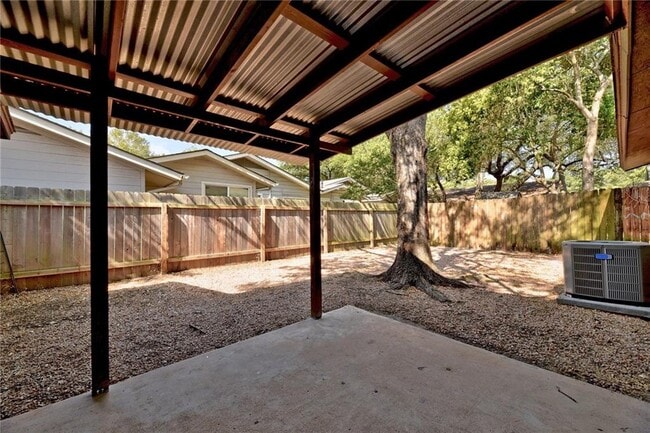 Building Photo - 11904 Broad Oaks Dr