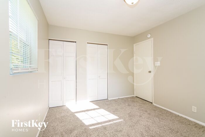 Building Photo - 3560 Bradford Dr