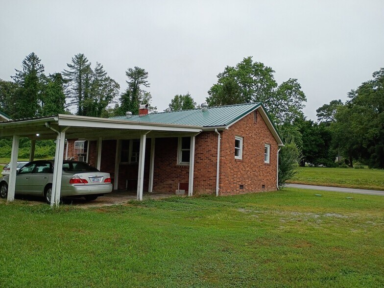 Building Photo - 1810 Willow Rd