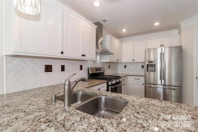 Building Photo - 9408 Meadowmont View Dr