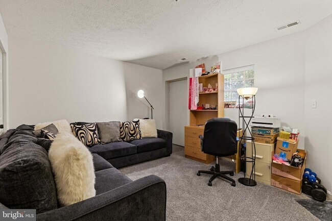 Building Photo - 2609 Claybrooke Dr