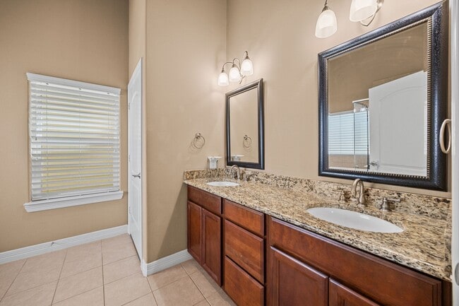 Building Photo - 1162 Hempstead Villa Ln