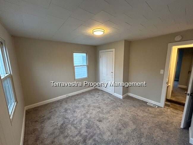 Building Photo - Renovated 3 Bed with parking! Eligible for $500 Security Deposit.
