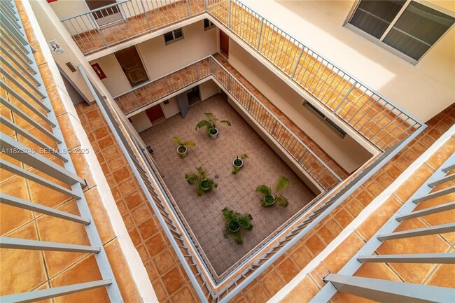 Building Photo - 6920 Harding Ave