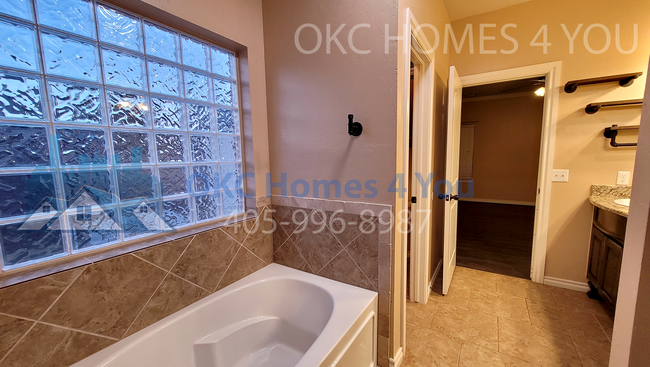 Building Photo - Beautiful 3 Bedroom Home in Edmond School ...