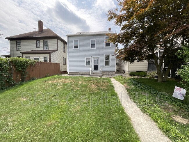 Building Photo - 207 N Forney Ave