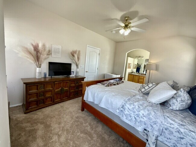Building Photo - "Spacious 3-Bed with bonus room Sanctuary with 2.5 Baths in Fountain, CO – Your Serene Retreat Aw...