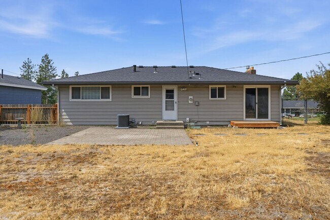 Building Photo - 6520 N Sutherlin St