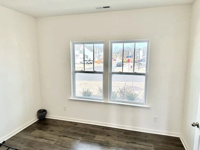 Building Photo - A stylish and modern single-family home wi...