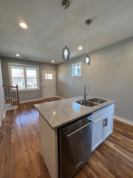 Building Photo - 1703 Heiman St
