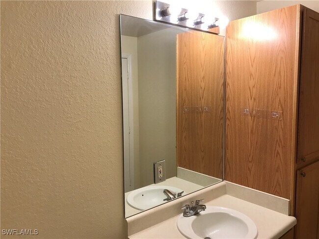 Building Photo - 7985 Preserve Cir